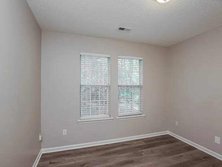 3033 Oakcroft Dr — Photo 14