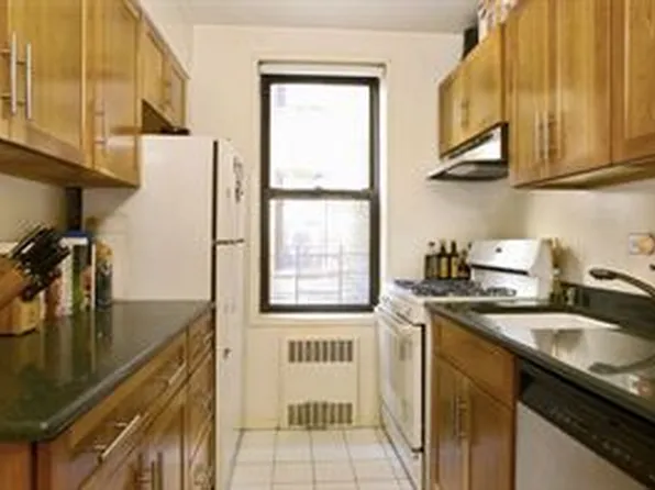 30 East 9th Street image 1 of 7