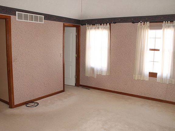 5th image of 4950 Emerald Ln
