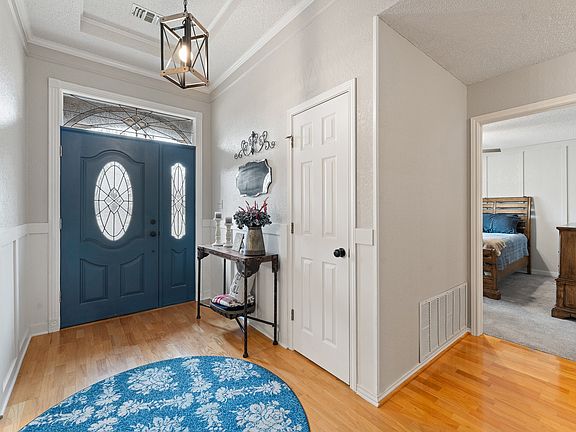 3rd image of 1004 Canyon Ct