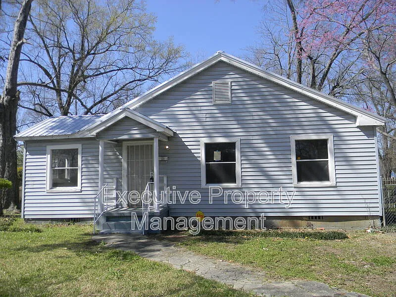 4 bed, 1.0 bath, 1159 sqft, $1,000 — Photo 1