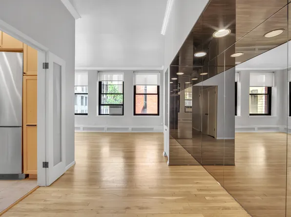 250 Mercer Street image 5 of 11