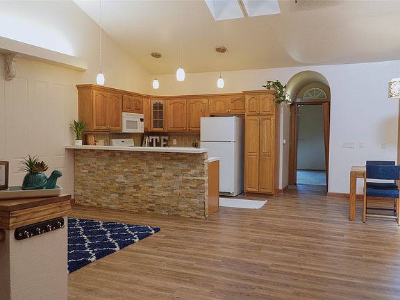 3rd image of 720 Kitterman Cir