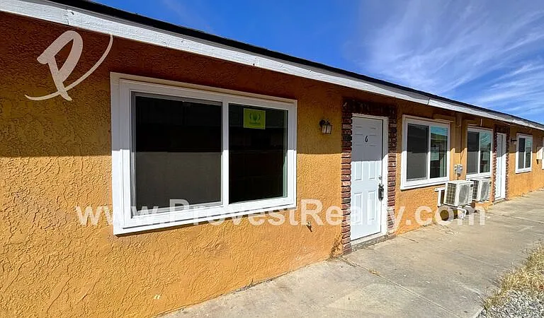 11800 White Ave #6 — Photo 2