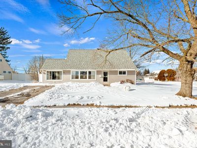 2 Norman Ave, Levittown, PA, 19055