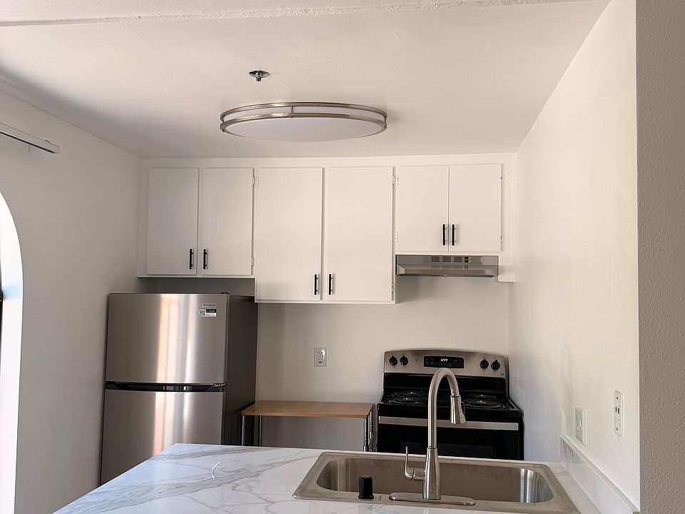 1st image of 960 Vine St #204