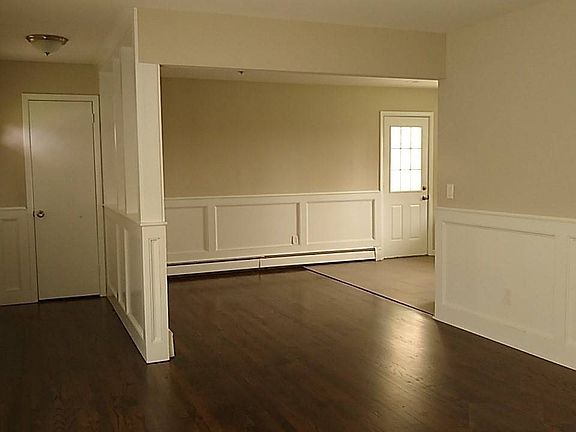 5th image of 1415 Village Ln