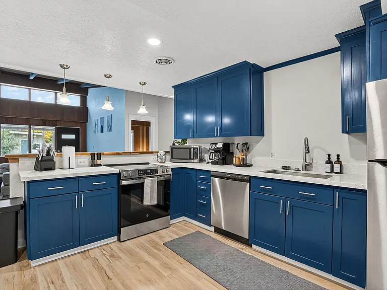 9000 NW Cornell Rd #4 — Photo 9