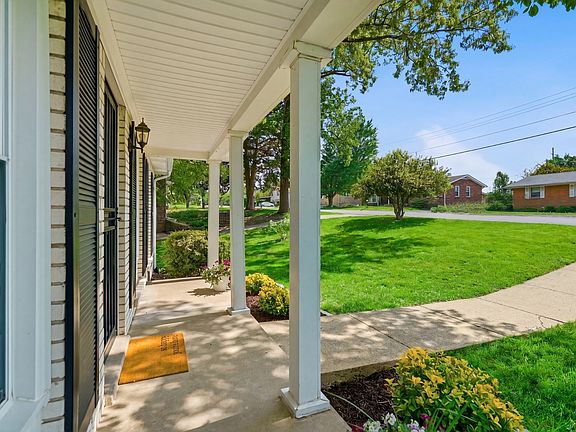 5th image of 2442 Broadview Dr