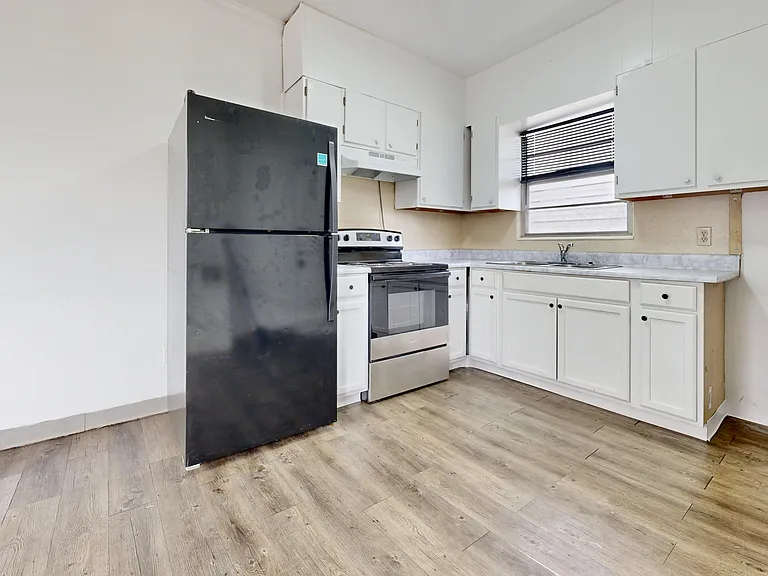 526 Ware St — Photo 7