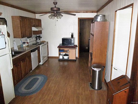 5. FAIRCHILD L Upper Galley Kitchen