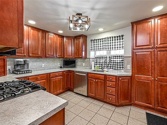 2nd image of 212 Montclair Ave