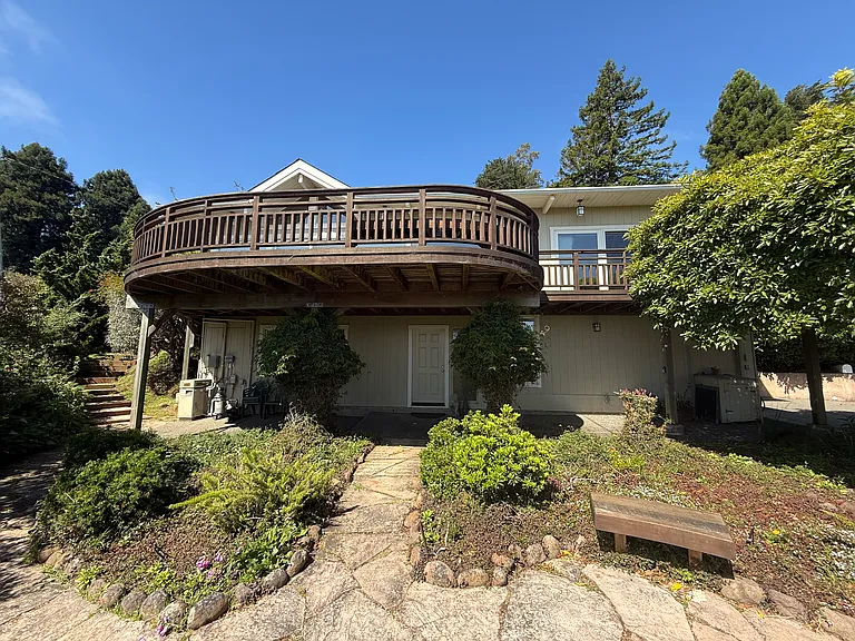 2 Lone Tree Ave — Photo 6