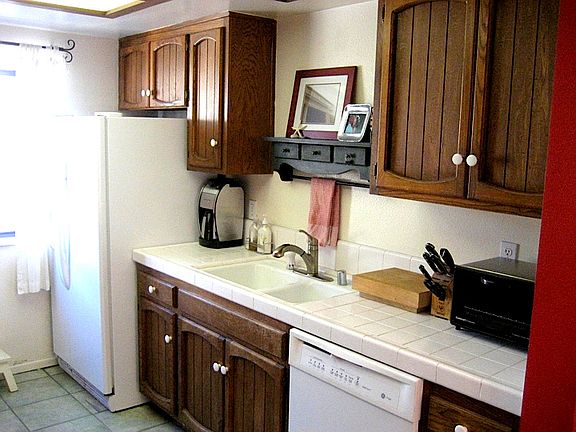 4th image of 36 Corona Ave APT D
