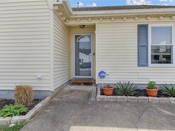 1872 Gershwin Dr, Virginia Beach, VA 23454