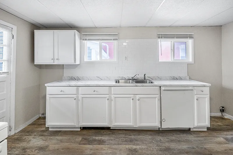 Building Photo - 1534 5th Ave #1