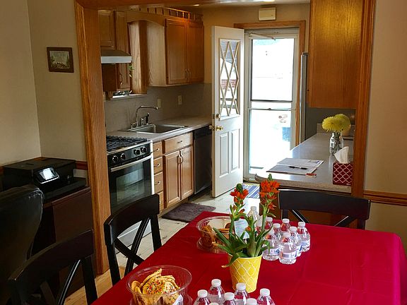 4th image of 115 Bedford Ave #2