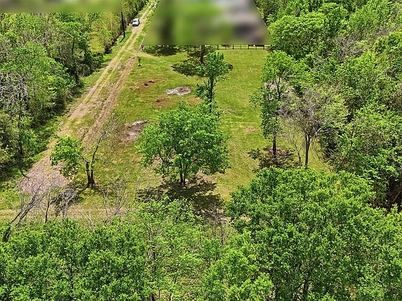 4th image of 410 Jones Rd