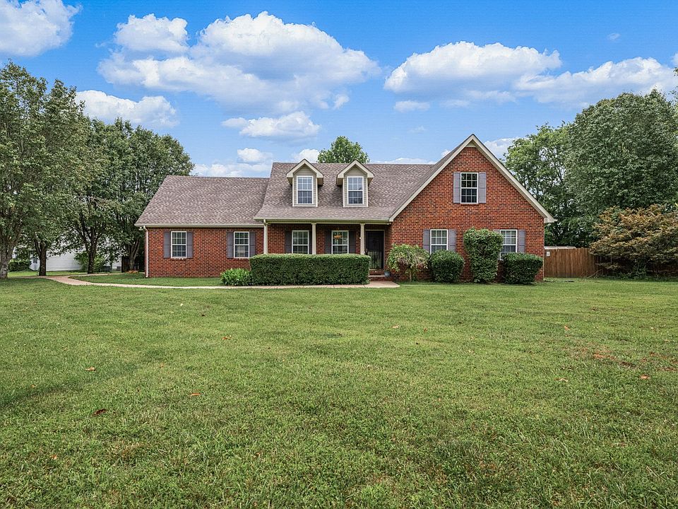 1st image of 102 Loxley Ln