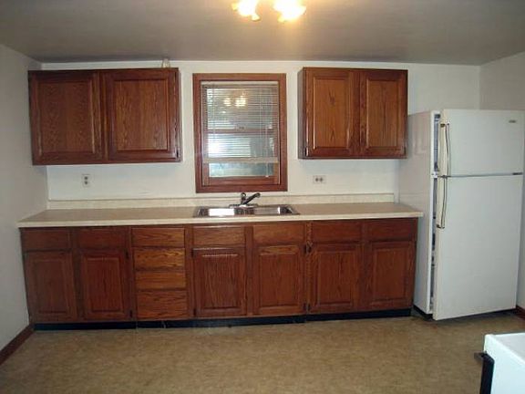 Nice amount of cabinets