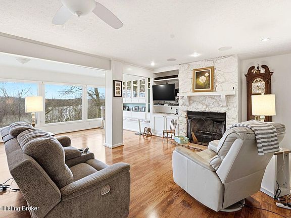 4th image of 950 Lakeview Dr