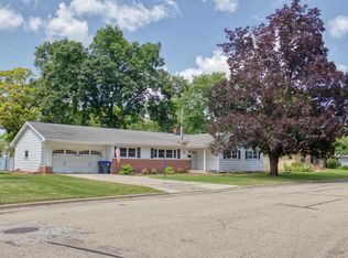 971 Hickory Ln, Neenah, WI 54956