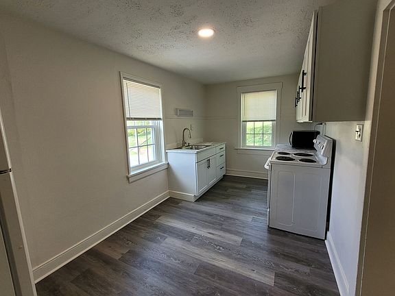 2nd image of 846 Chestnut St