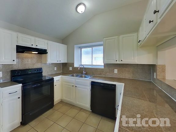 5th image of 916 Simon Dr