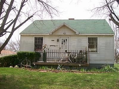 1st image of 3223 Carlton Dr