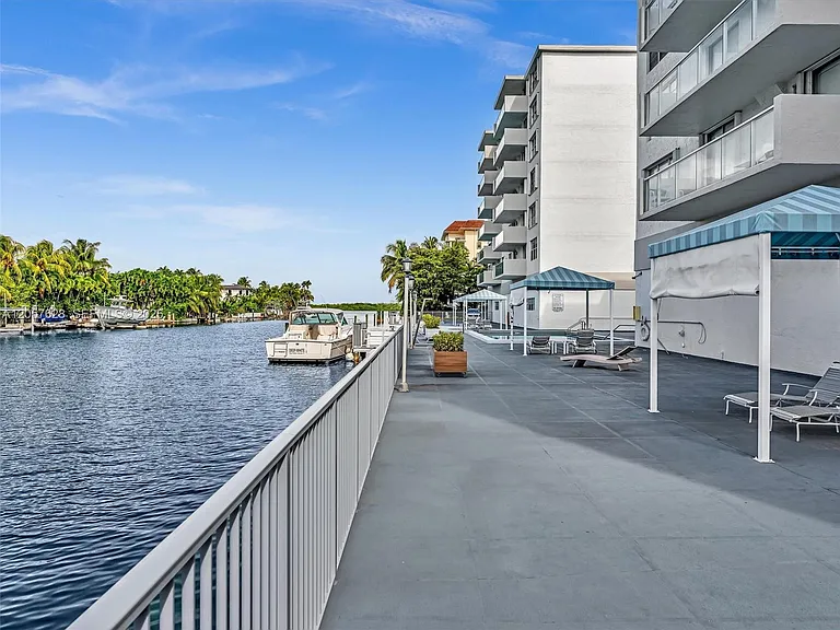 10000 W Bay Harbor Dr #201 — Photo 33