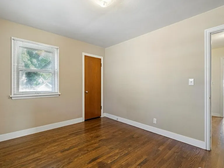 521 E Cherry St — Photo 13