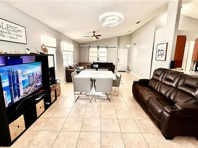 5470 Pine Cir — Photo 4