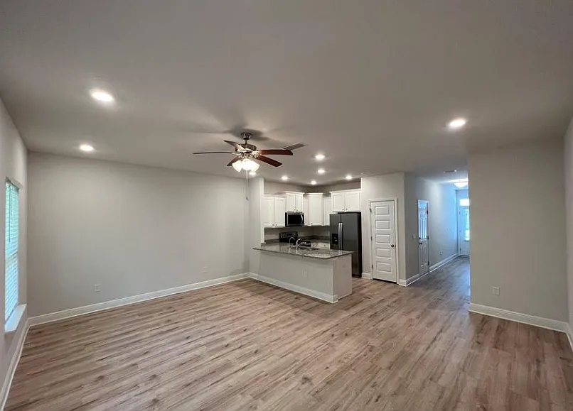 3 bed, 2.5 bath, 1456 sqft, $2,700 — Photo 4