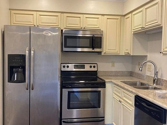 3rd image of 615 15th Ave Unit B