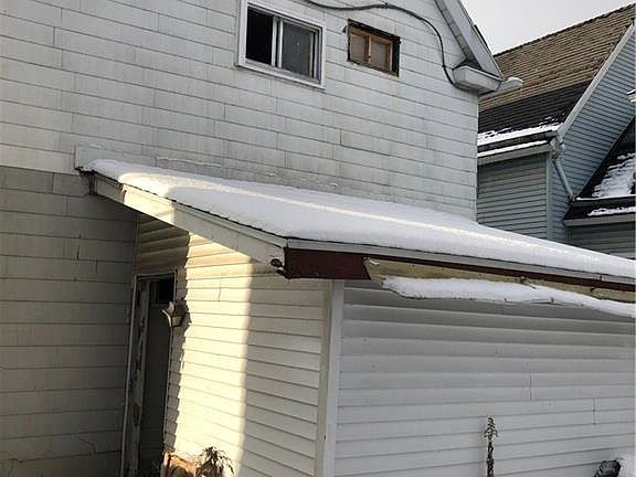 3rd image of 215 Wood Ave