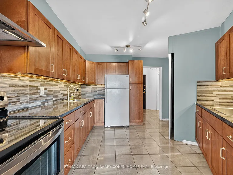 150 Neptune Dr #304 — Photo 5