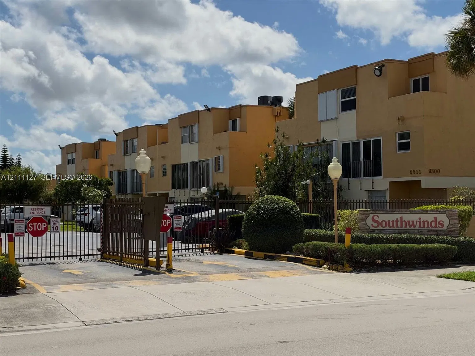 South Winds Condo — Photo 1