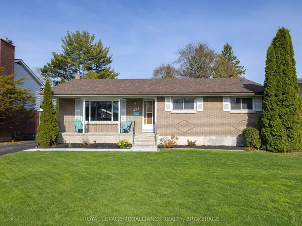 424 Parkview Dr, Kingston, ON K7M 4B3