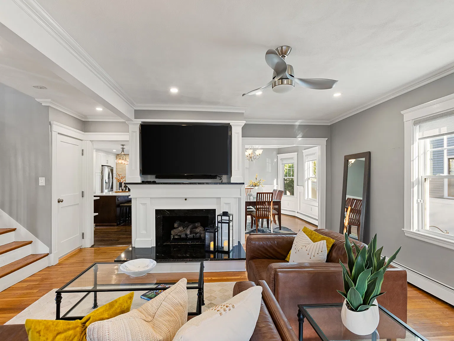 4 bed, 2910 sqft, $6,000 — Photo 2