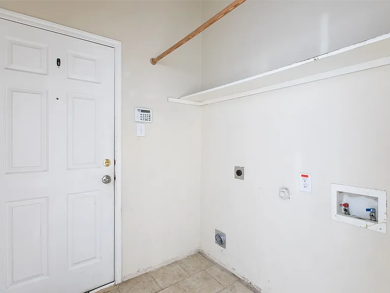 9005 Boone Dr — Photo 5