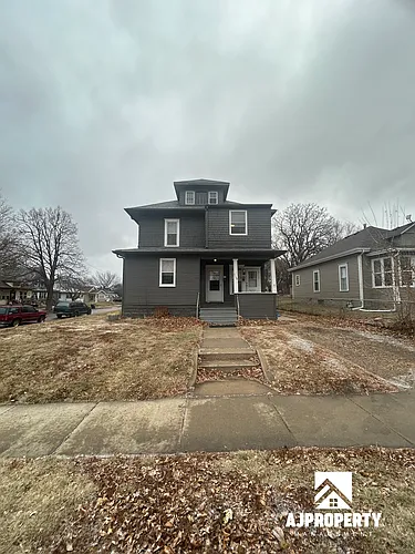 1118 W 8th St #4 Photo 1