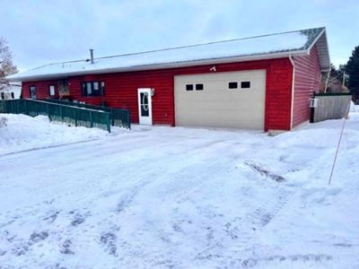 3320 38th St SE, Minot, ND, 58701