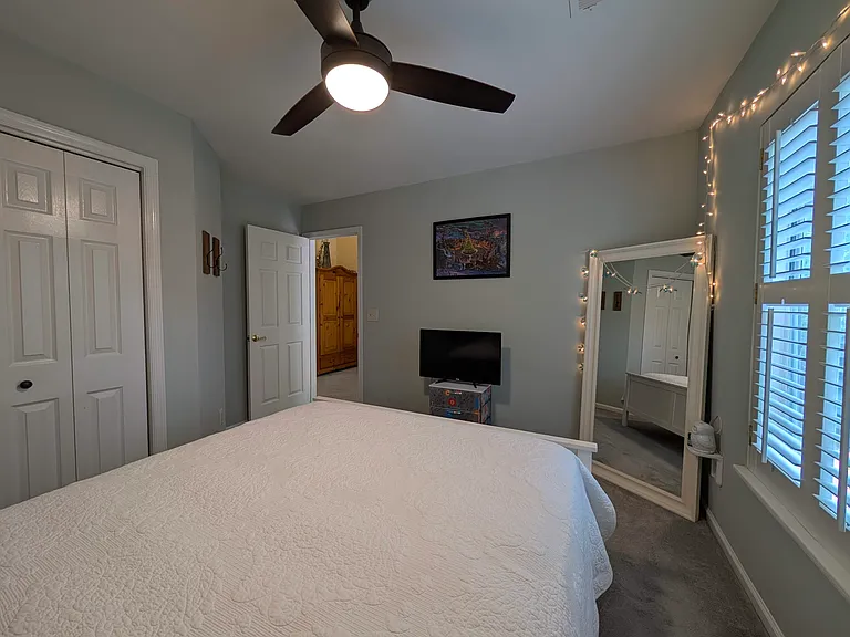 1920 Oak Tree Ln — Photo 29