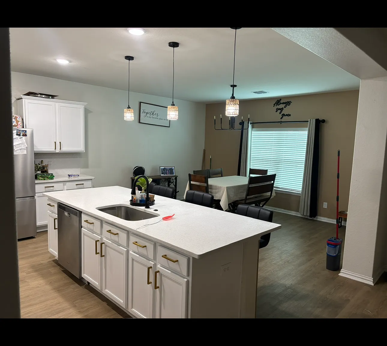4 bed, 2.5 bath, 2205 sqft, $2,500 — Photo 4