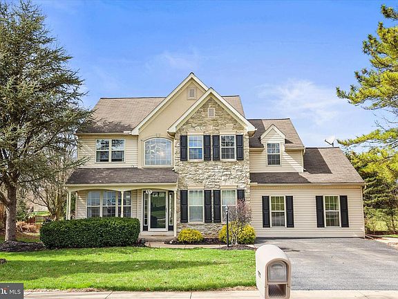 2nd image of 3296 Raintree Rd