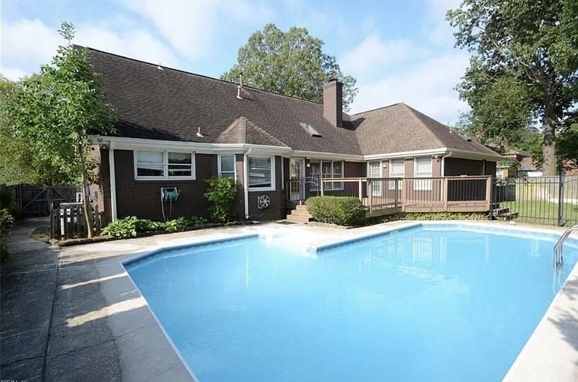 1st image of 4825 Berrywood Rd