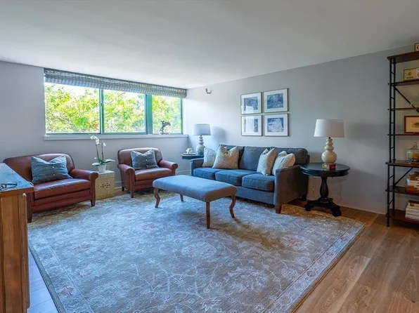 42 8th St APT 5303, Charlestown, MA 02129