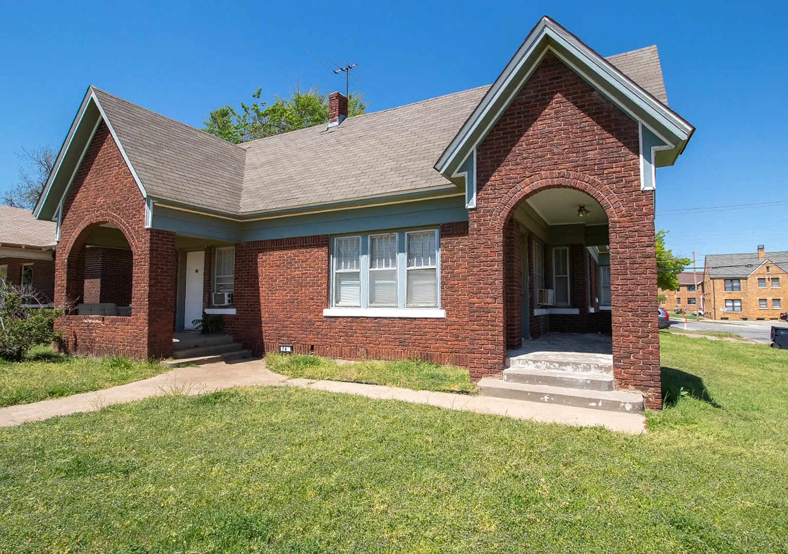 741 NE 16th St Duplex — Photo 1