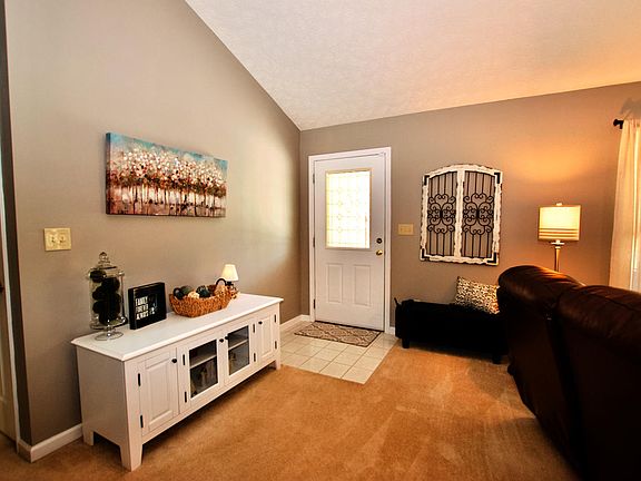 5th image of 112 Green Briar Cir