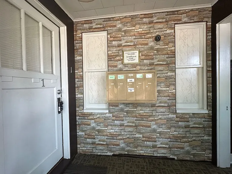 710 Benton St — Photo 2
